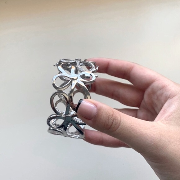 Silver faux diamond flowers floral wide bangle bracelet - Picture 4 of 6